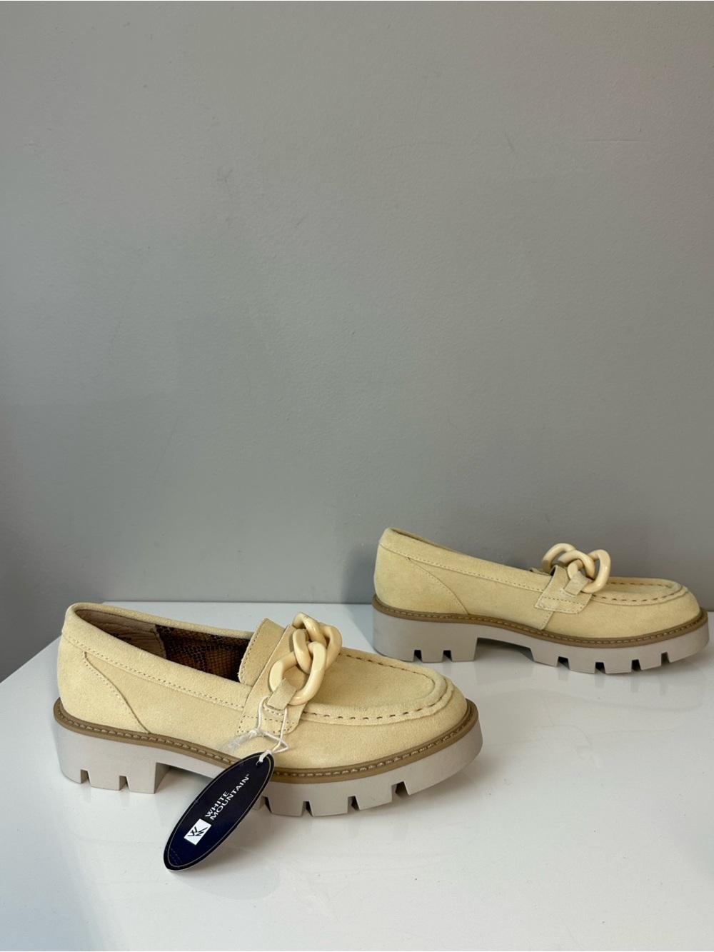 White Mountain Goodie Loafer Size 6.5 Buttercream Suede Butter Yellow - Picture 2 of 15